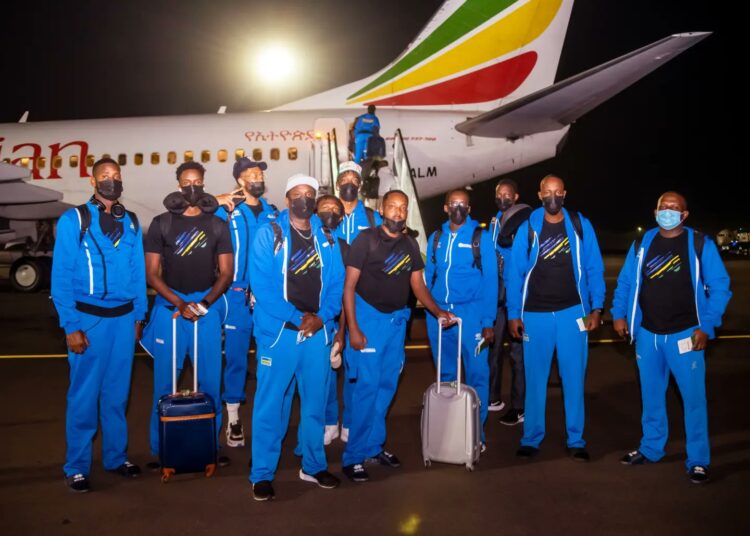 Rwanda Basketball team depart for Dakar